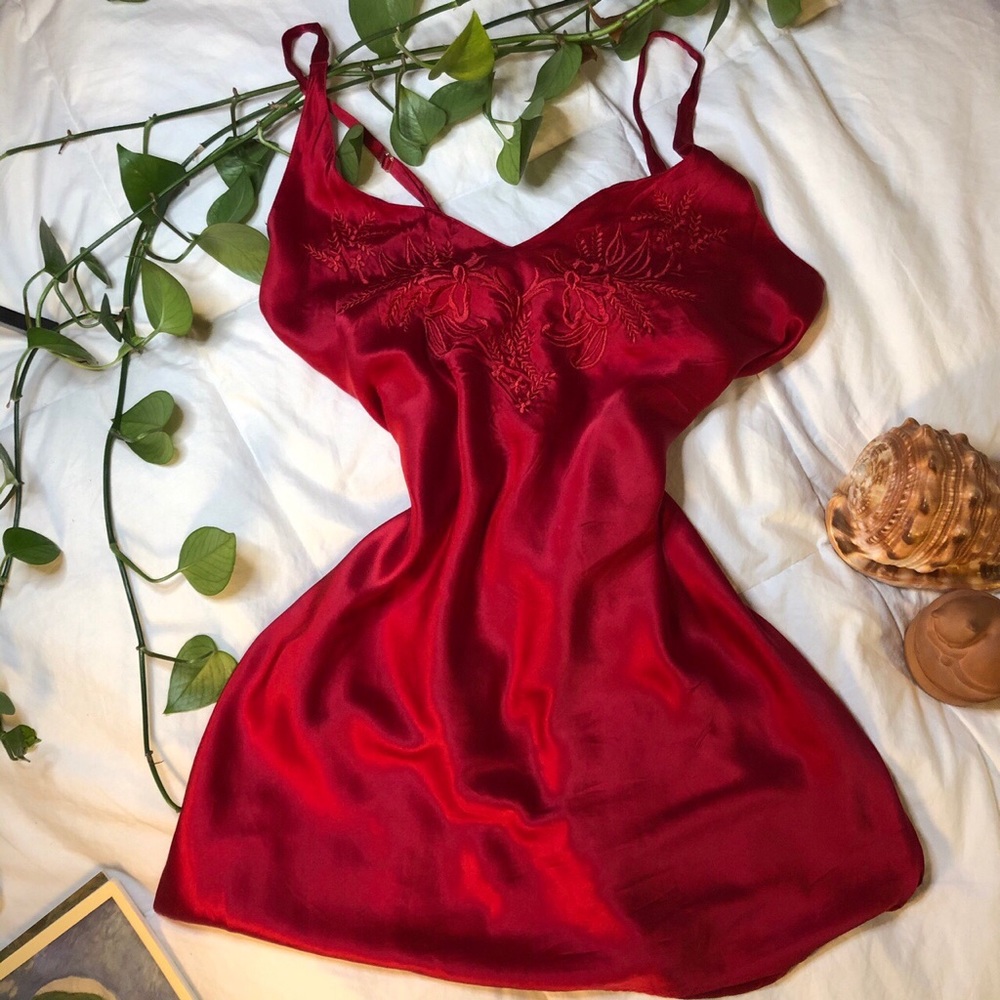 SOLD ON DEPOP Victoria’s Secret silk slip dress - Picture 3 of 3